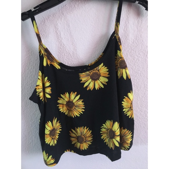 Forever 21 Tops - 🌻 Floral Crop Top 🌻